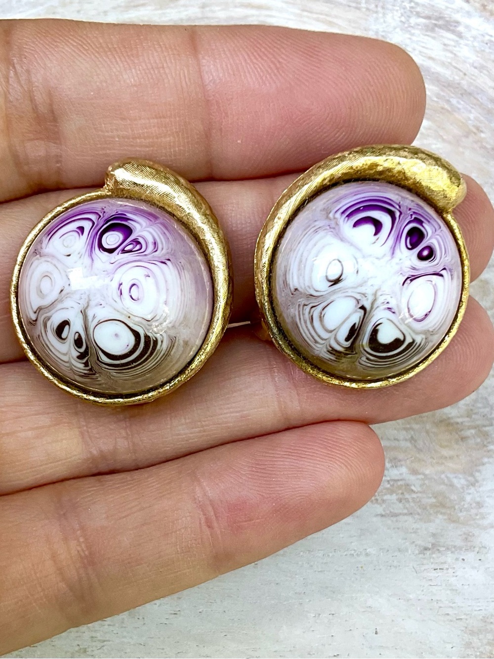 VTG 1960s Swirl Art Glass Swirl Clip On Earrings